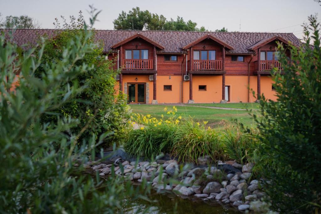 Tri Duby Golf Apartments