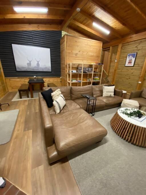 AALFOR LODGE - Luxury Cabin with Spa & Cinema! photo 3