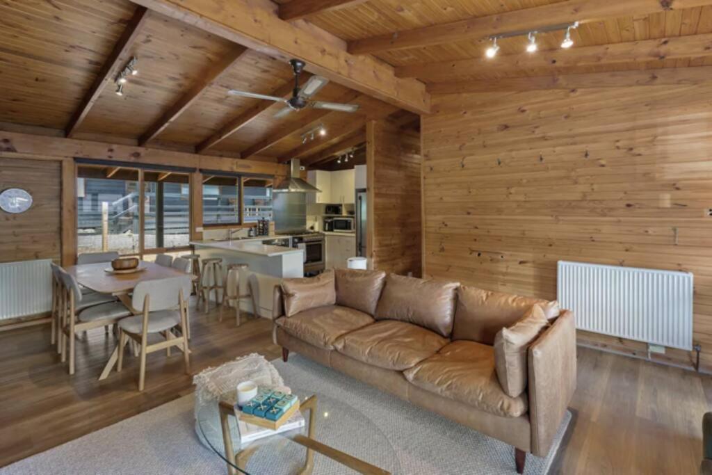 AALFOR LODGE - Luxury Cabin with Spa & Cinema! photo 4