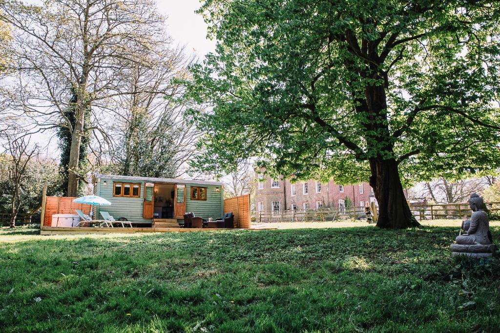 Snowdrop Lodge, Walcot Hall Estate photo 1
