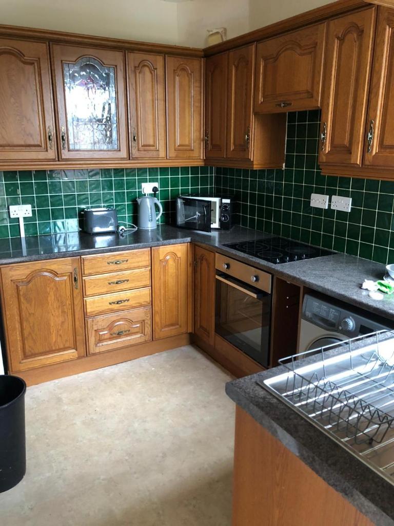 5/6 Bed House Barnsley Centre photo 2