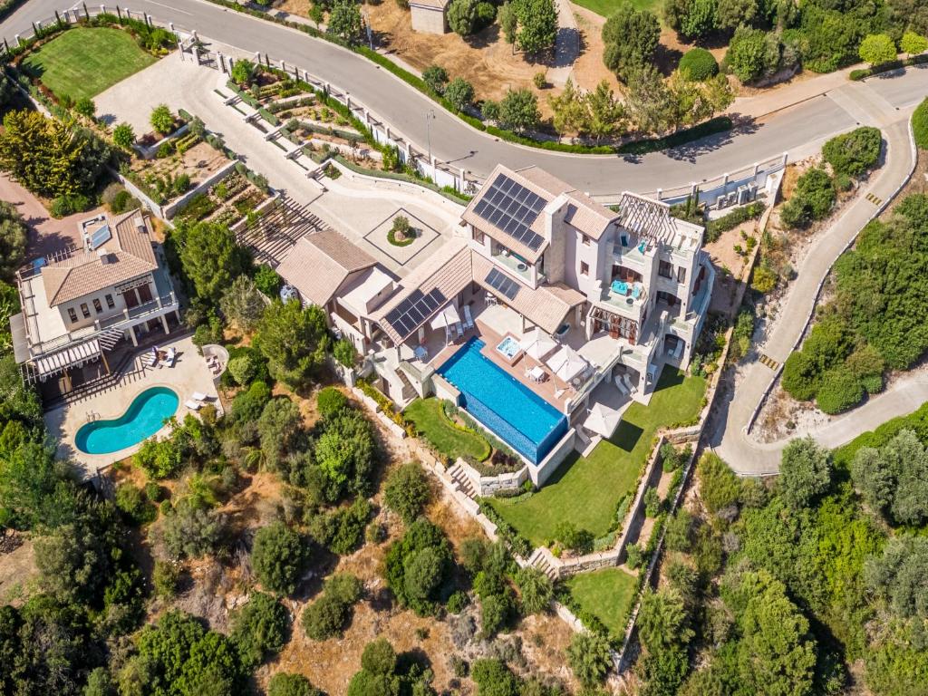 Villa Elea, New Deluxe Golf Villa at Aphrodite Hills - 6 Bedrooms, 7 Bathrooms photo 2