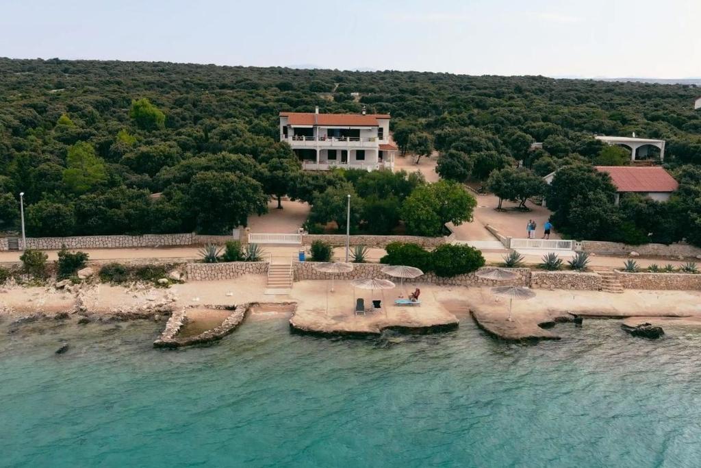 Apartments by the sea Mandre, Pag - 6284 photo 1