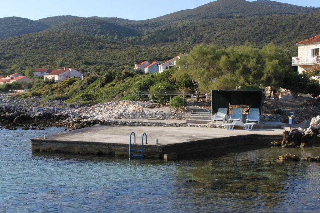 Family friendly apartments with a swimming pool Kneza, Korcula - 9130 photo 4
