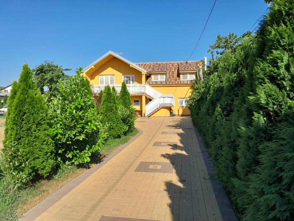 Golden House Apartments photo 4