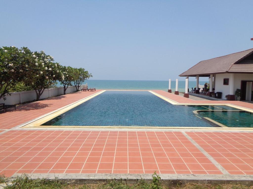 2-Bedroom Khanom Beach Ocean Front Condo photo 2