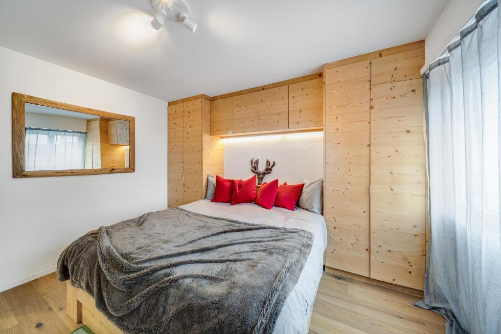 In the heart of Crans, fireplace and parking photo 2