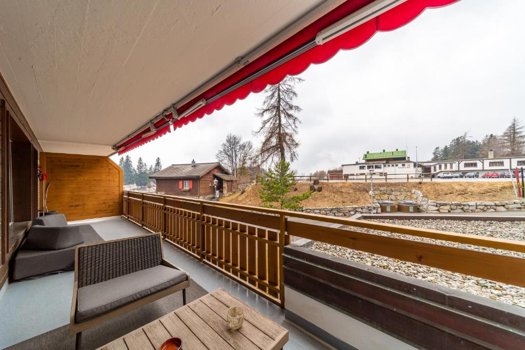 In the heart of Crans, fireplace and parking photo 3
