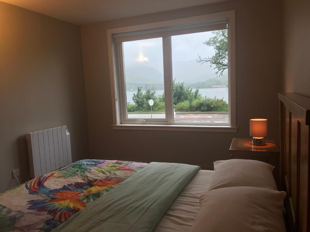 Appin, Beautiful Lochside Apartment with Balcony