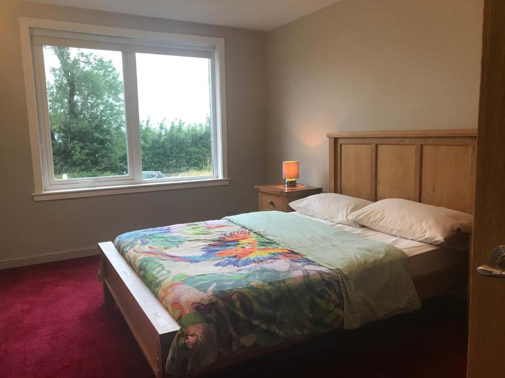 Appin, Beautiful Lochside Apartment with Balcony - Tap to explore photos