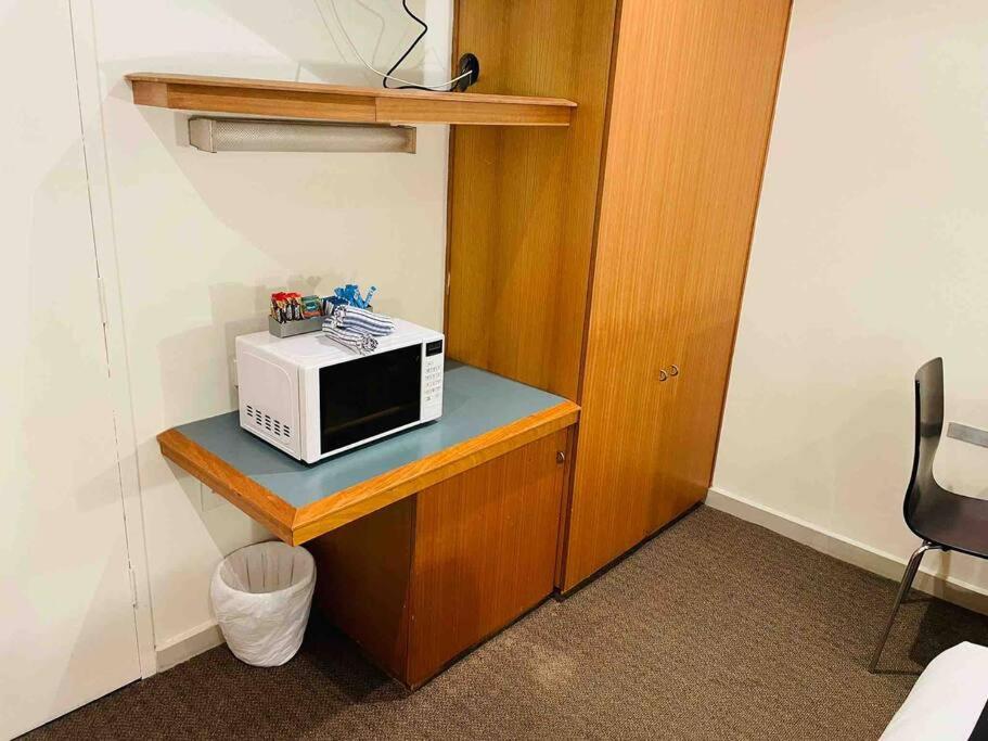 438/247 entire 1BR exHotel Room in the heart of city photo 3