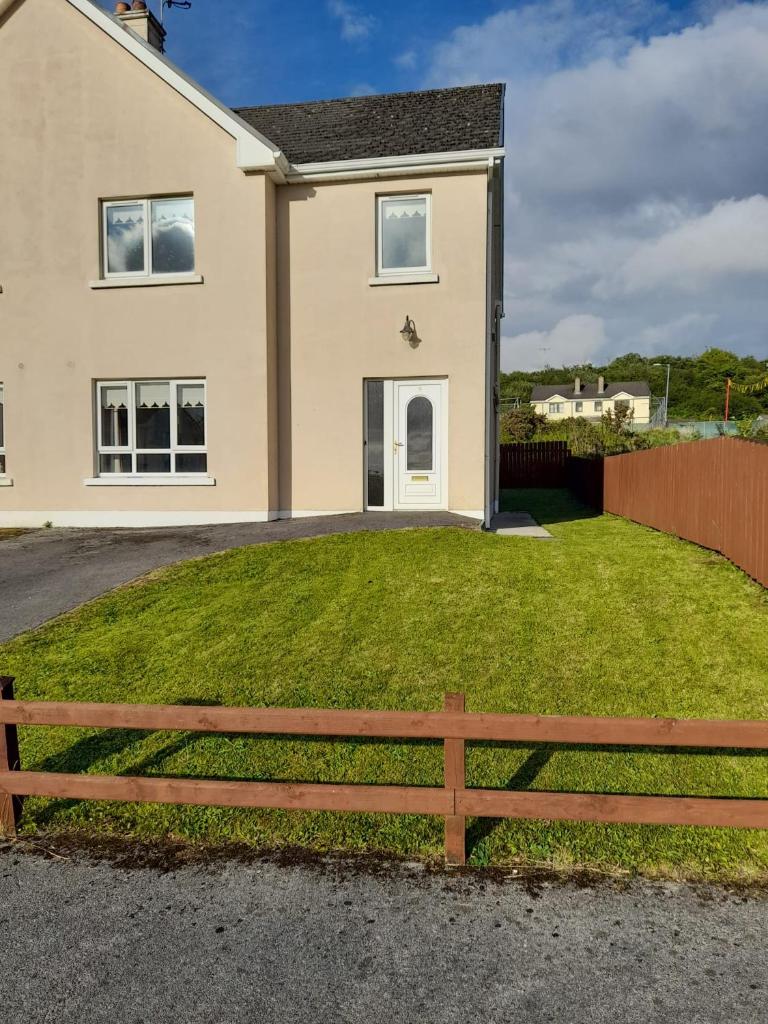 NO 9 The Willows, Ballinamore, Entire home photo 1