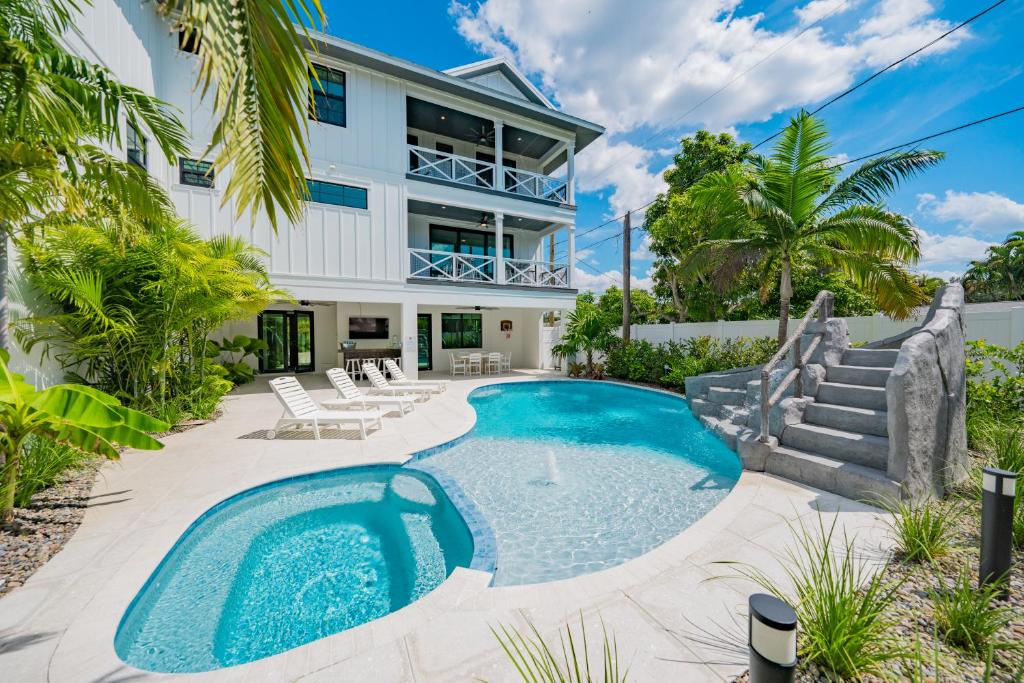 Crescent Beach House image