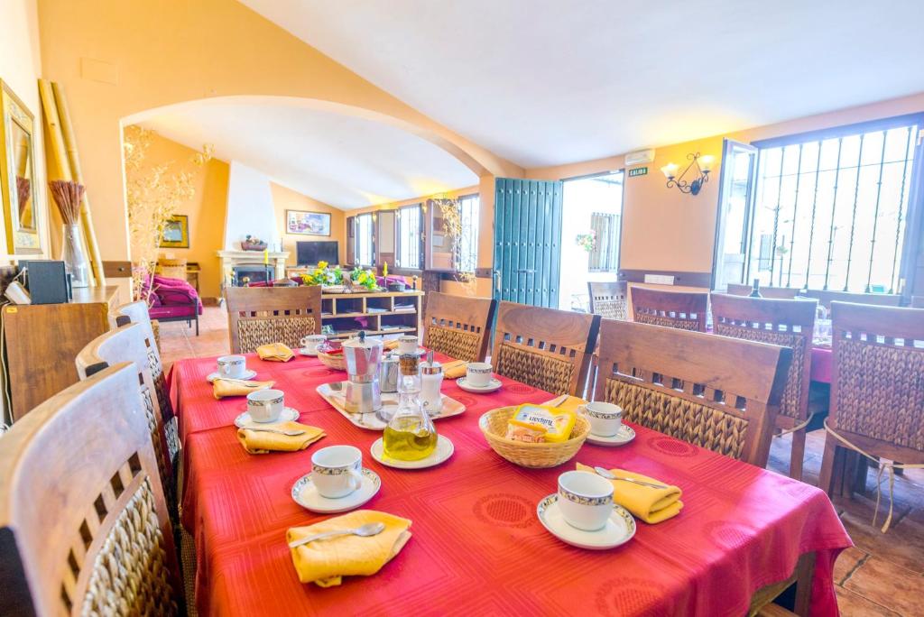 10 bedrooms villa with indoor pool furnished terrace and wifi at Rivero de Posadas photo 3