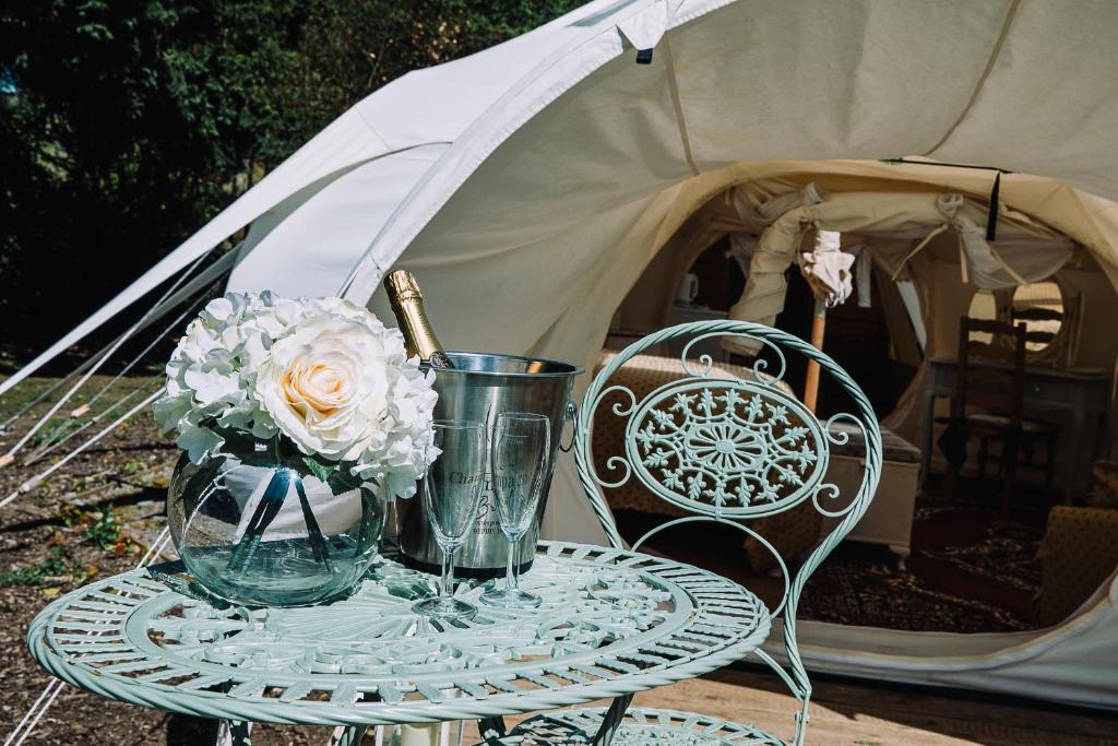 Appleblossom Yurt photo 3