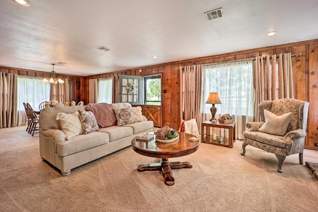 Stunning Grand Lake Escape with Pool and Outdoor Oasis photo 4