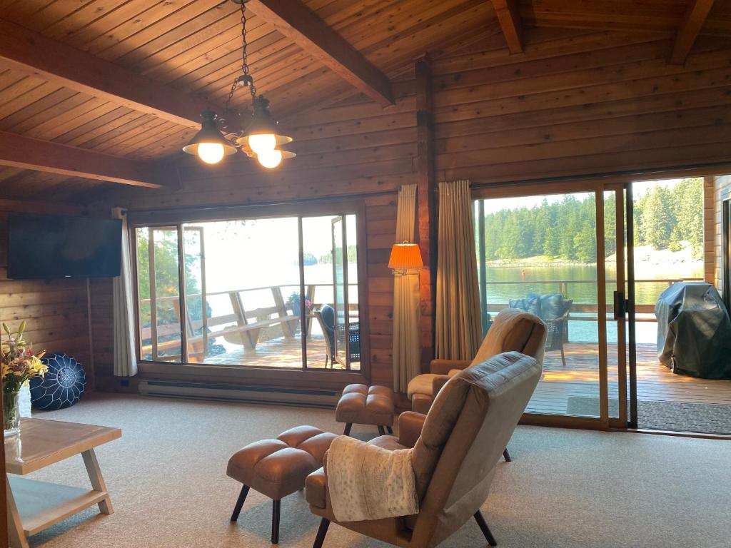 April Point Harbour House photo 4
