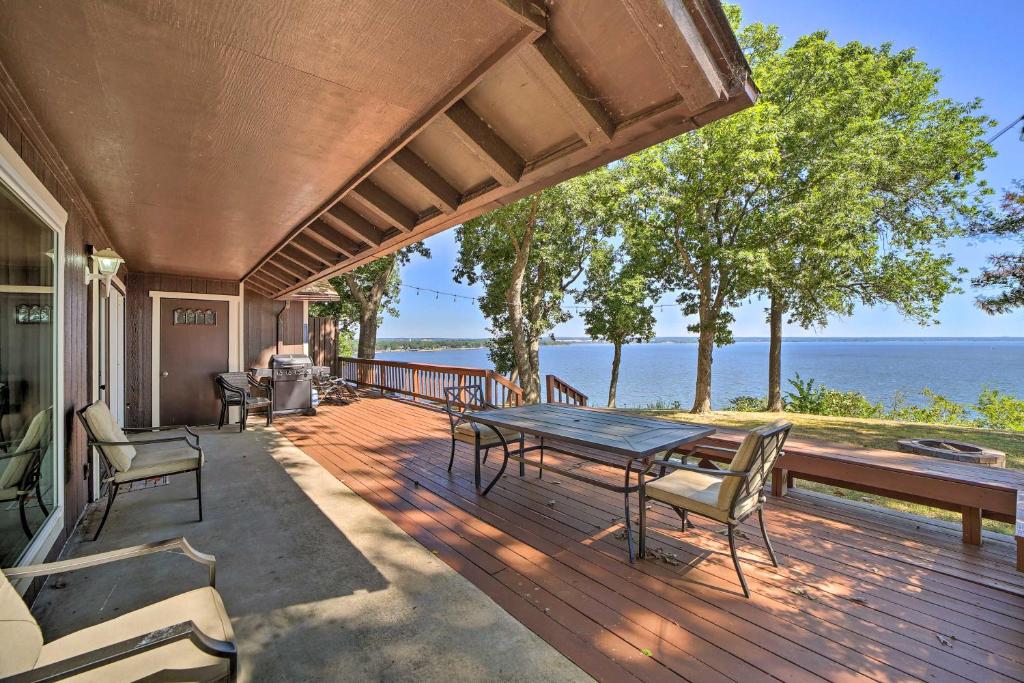 Waterfront Monkey Island Getaway at Grand Lake! photo 1