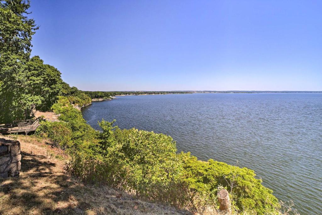 Waterfront Monkey Island Getaway at Grand Lake! photo 2