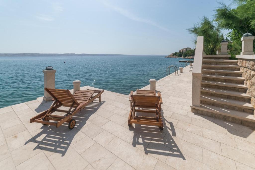 Apartments by the sea Baric Draga, Karlobag - 15583 photo 1