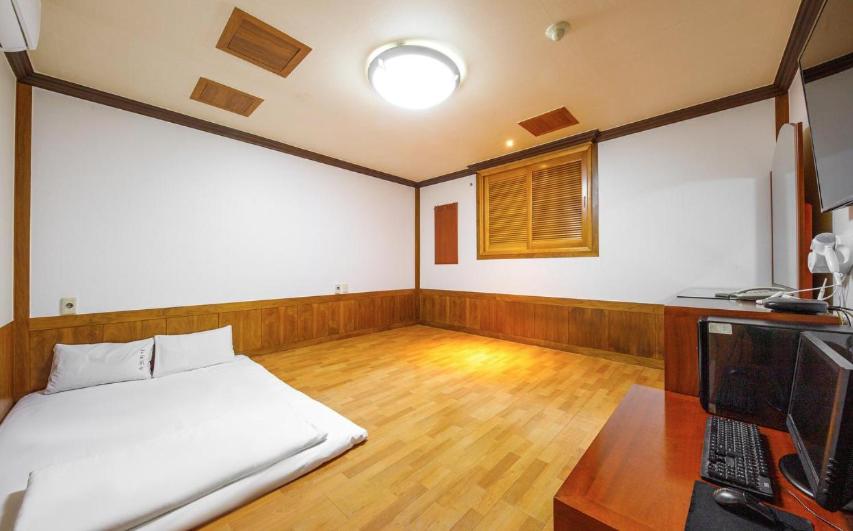 Utopia Hotel photo 4