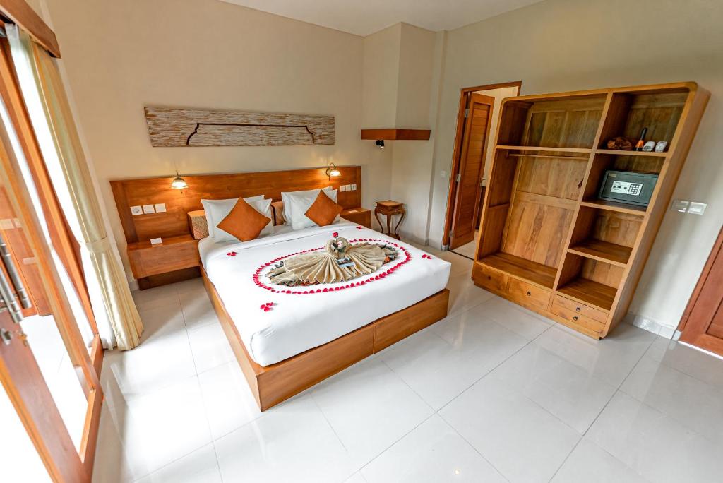 Gunung Merta Bungalows - Tap to explore photos