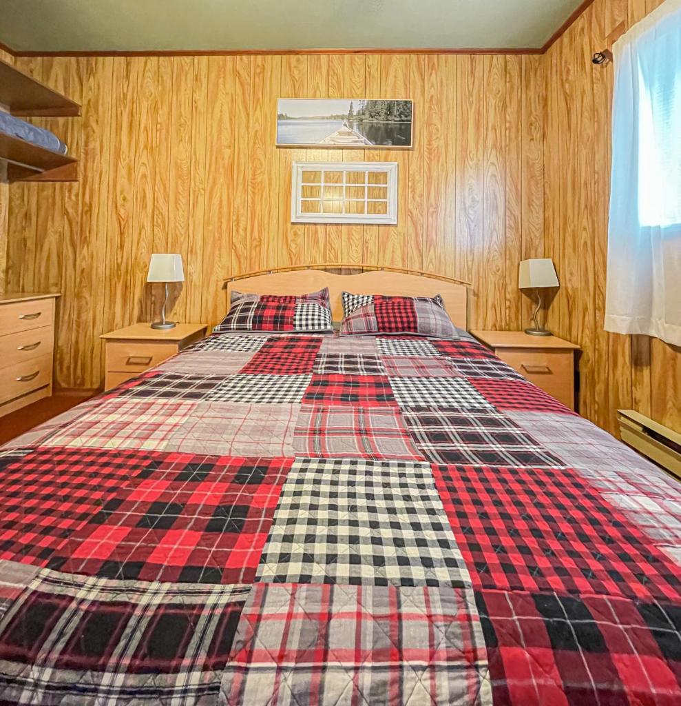 Ahmic Lake Resort Cottages, Camping, RV Sites photo 1