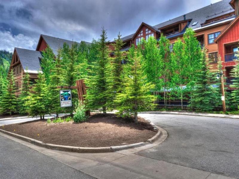 3 Bedroom Mountain View Condo in River Run Village Just 75 Yards from the Summit Express Gondola image