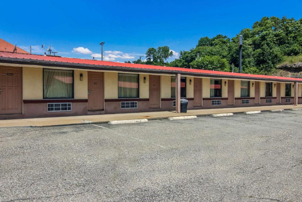 Econo Lodge Pittsburgh I-79