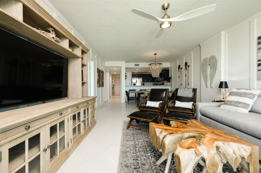 Unit 103 Aruba - 3 Bedroom Ocean Front photo 1