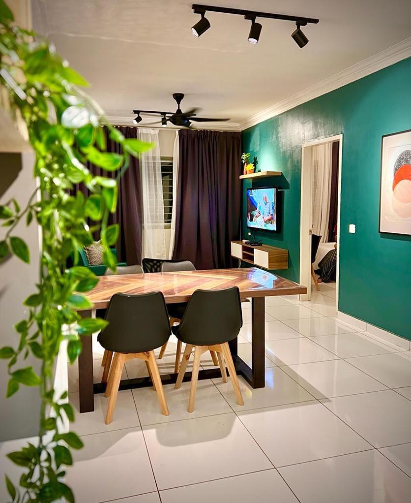 Semenyih 3 Bedroom Apartment by Miraaz