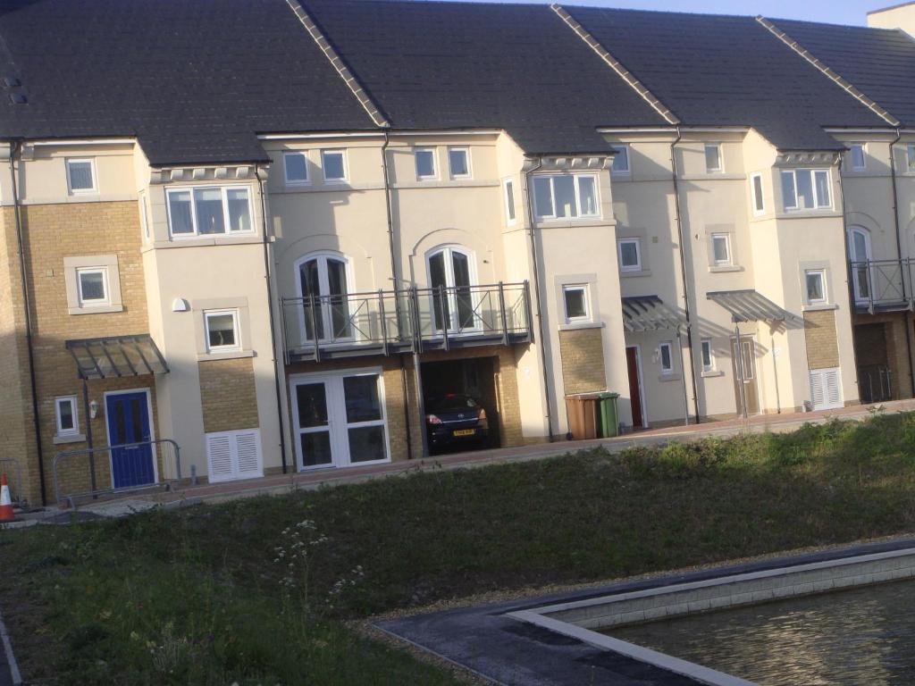 Hampton Vale, Peterborough Lakeside Large Double bedroom with own bathroom