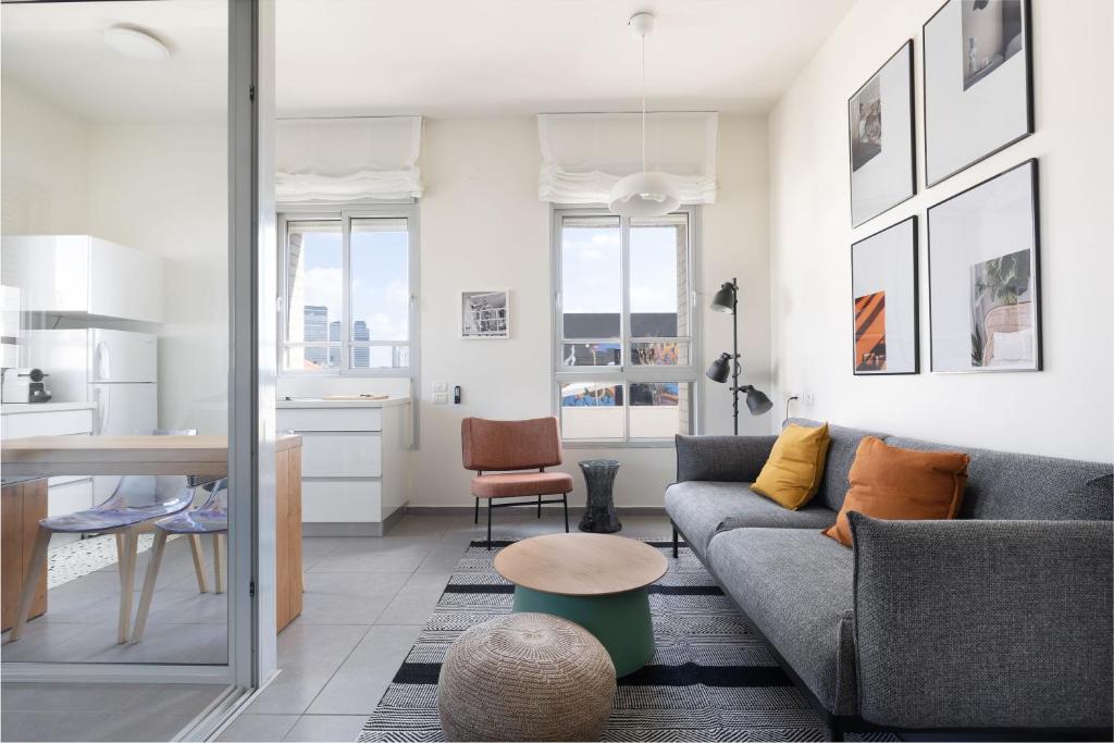 Bauhaus Boutique by TLV2rent - Tap to explore photos