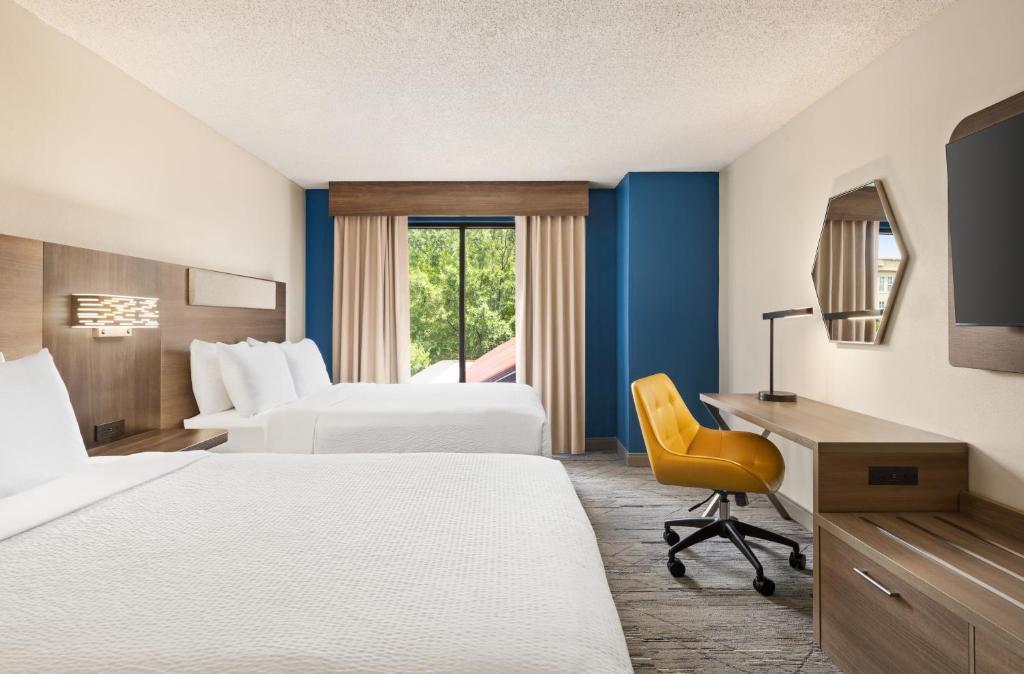 Holiday Inn Express & Suites Greenville-Downtown, an IHG Hotel photo 2