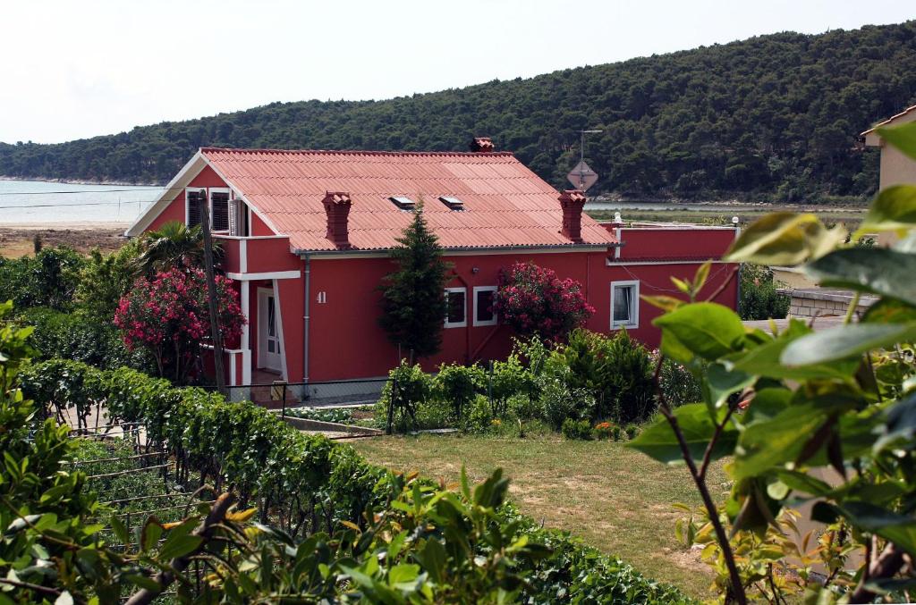 Apartments with a parking space Kampor, Rab - 4972