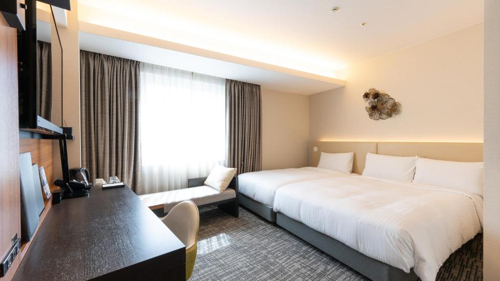 Premier Hotel CABIN PRESIDENT Osaka - Tap to explore photos
