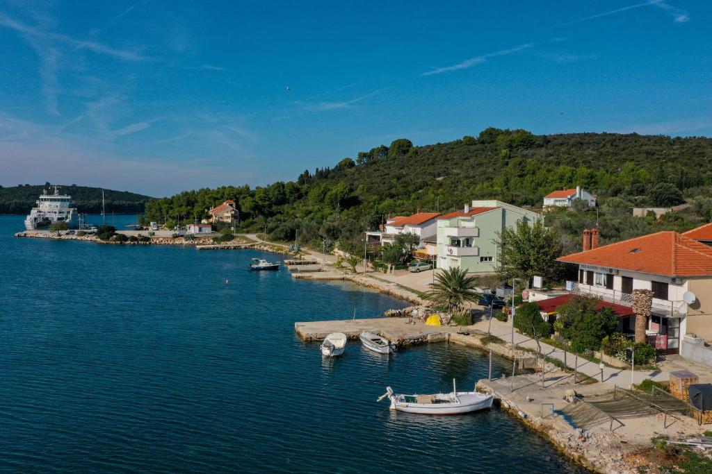 Apartments with a parking space Brbinj, Dugi otok - 8160 photo 3