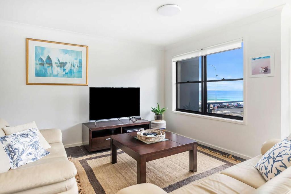 Beachfront Six photo 4