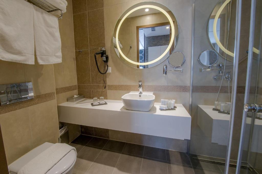 Сьюит (Просторный люкс в пентхаусе с террасой и видом на город), Grand Hotel Downtown