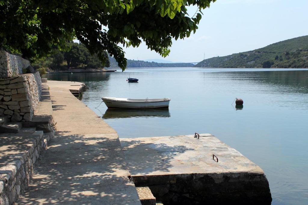 Family friendly seaside apartments Zaton, Krka - 12416 photo 3