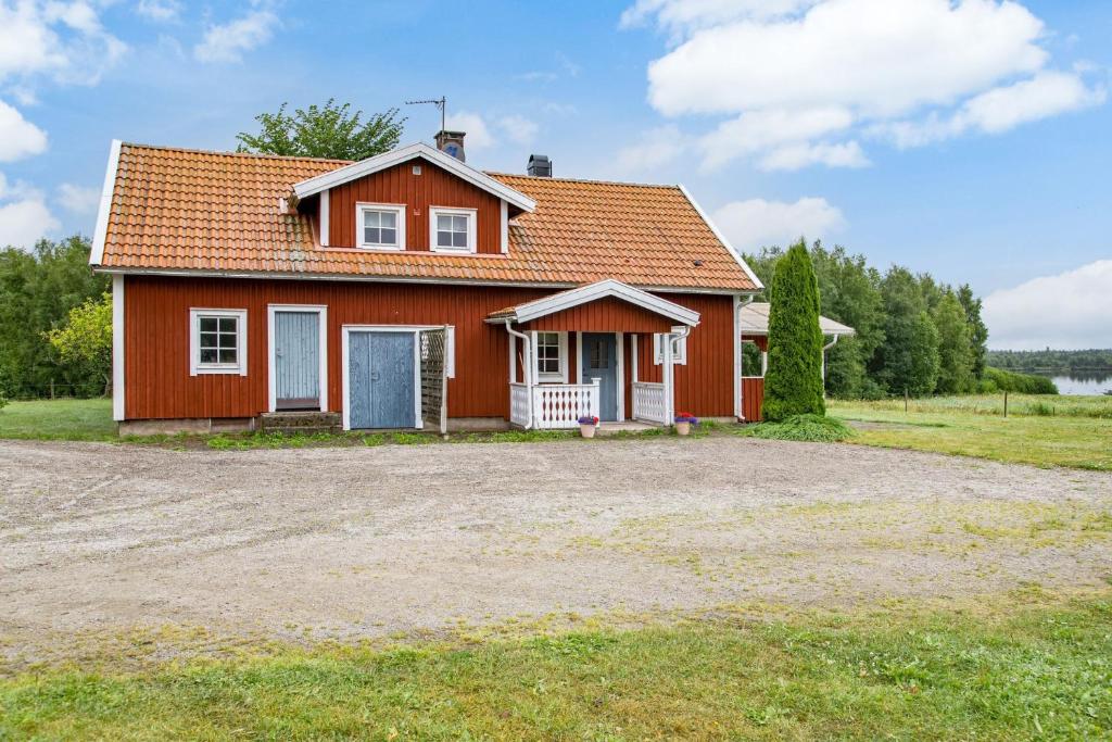 Lovely holiday home in the village of Flattinge, with a view of lake Flaren photo 1