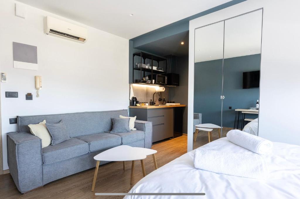 Nanas luxury studio with balcony photo 2