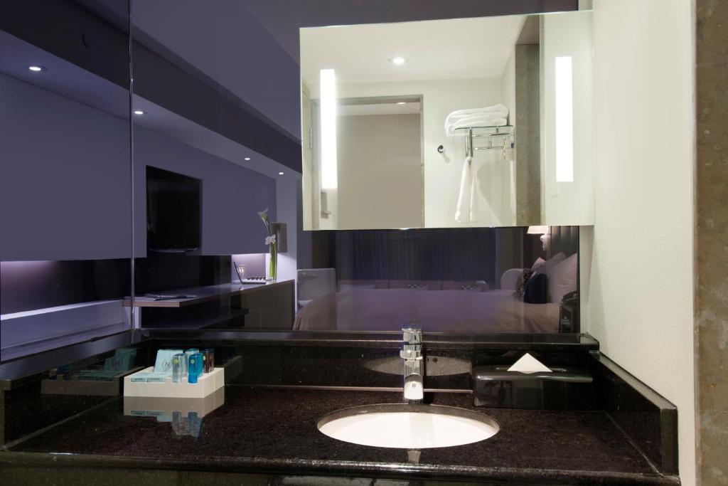 Novotel Montreal Centre Room Type - Executive King Room