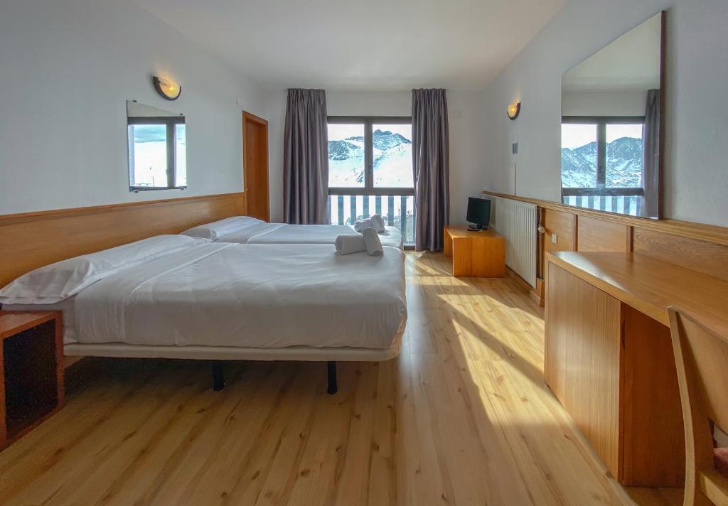 {
  "en-gb": "Pic Maià Mountain Hotel"
} photo 2