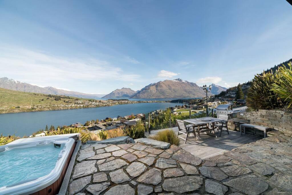 Goldleaf Hill - Spa Pool photo 1