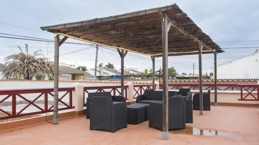La casa de la tinaja piscina y chimenea by Toledo AP photo 4