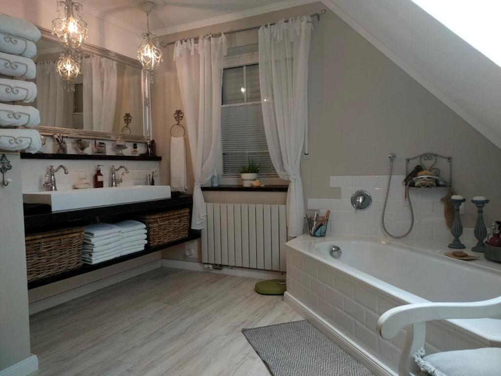 Luana`s White Cottage photo 3