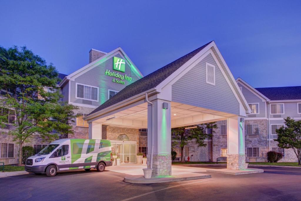 Holiday Inn Hotel & Suites-Milwaukee Airport, an IHG Hotel image