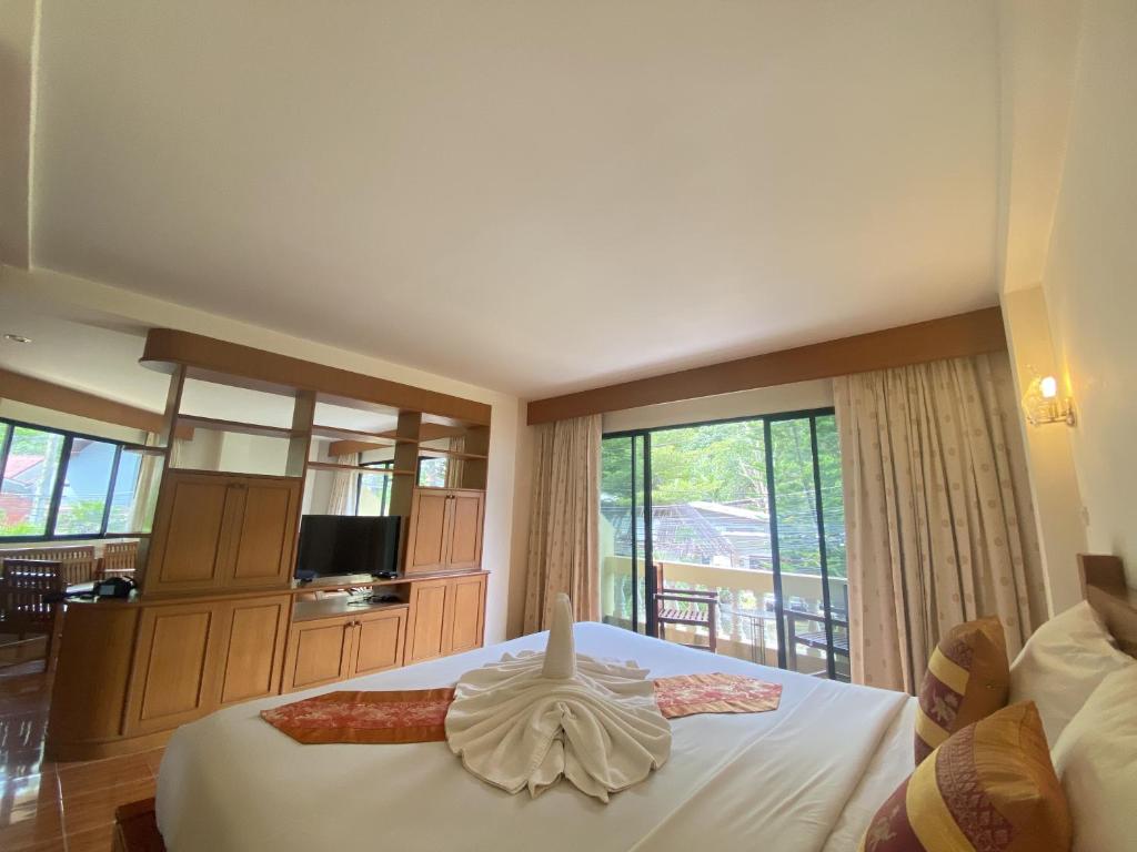 Kata View Guesthouse - Tap to explore photos