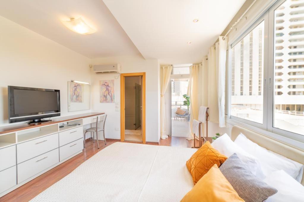 Art Apartment In Mamila - Art & View photo 3